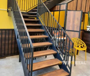 ساخت پله دوبلکس برای رستوران در کرج | استپ متال