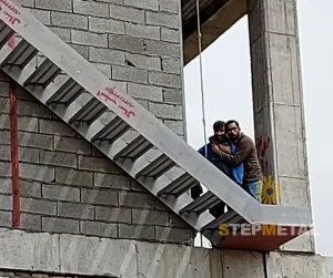 کارگاه استپ متال | ساخت پله گردان، پله گرد، پله دوبلکس در بازار آهن تهران