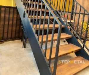 ساخت پله دوبلکس برای رستوران در کرج | استپ متال