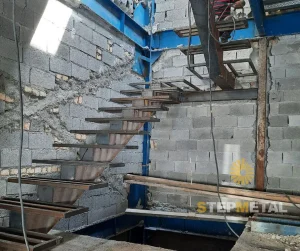 پروژه اجرای پله آهنی چهار طبقه تجاری | استپ متال